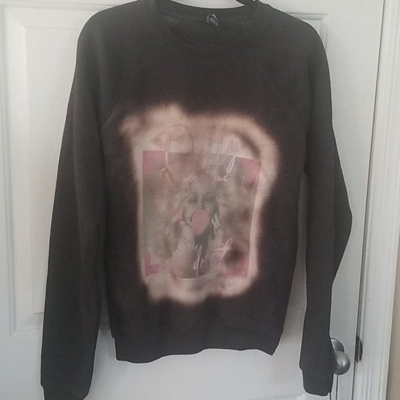 5/$20** “Dolly made me do it!" Sweatshirt - Picture 8 of 8